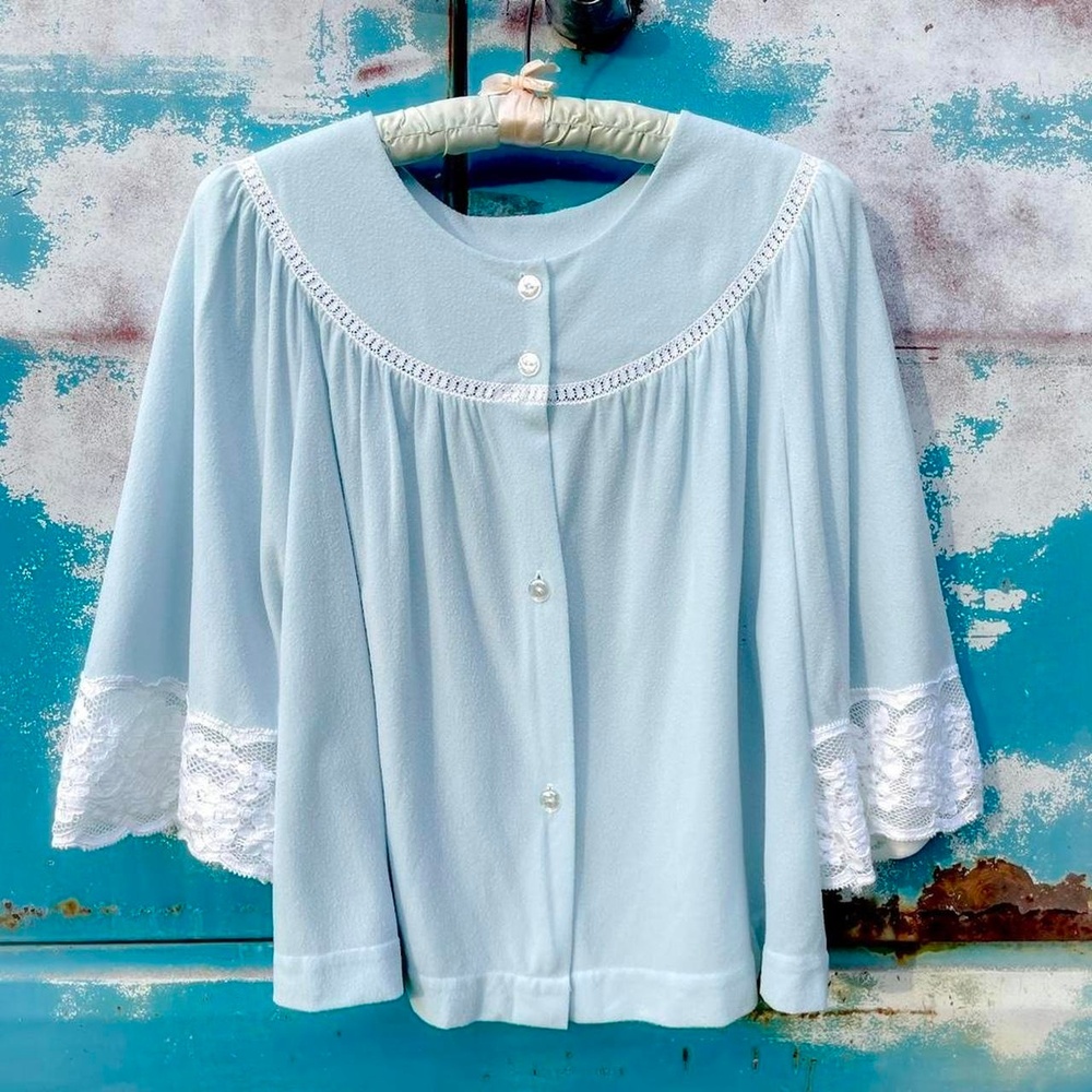 vintage baby blue fleece prairie bed jacket w/ lace trimmed wide 1/2 sleeves